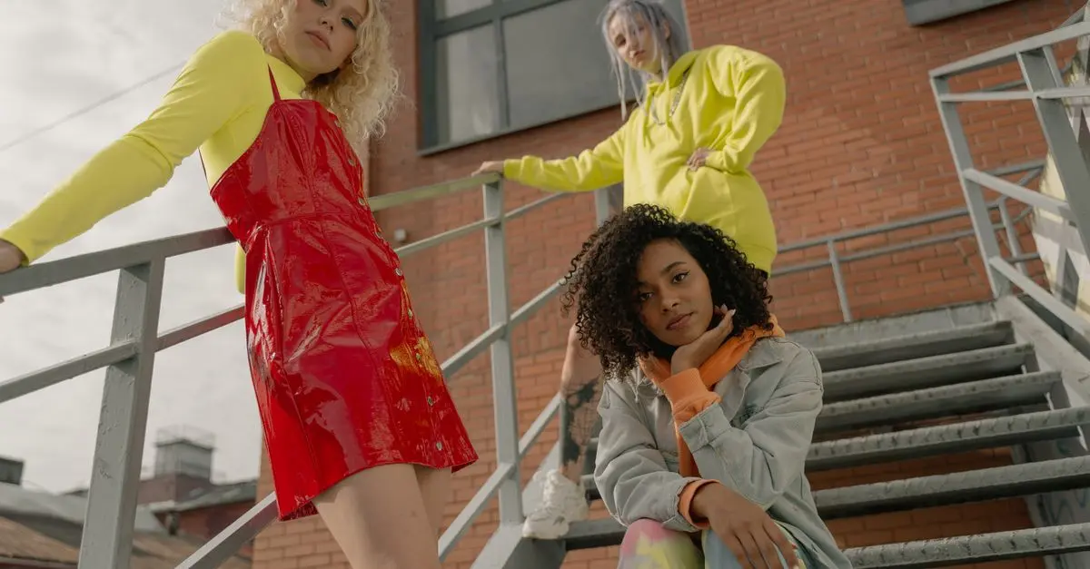 Quand le Catwalk Rencontre les Promotions: Paroles de Fashionista